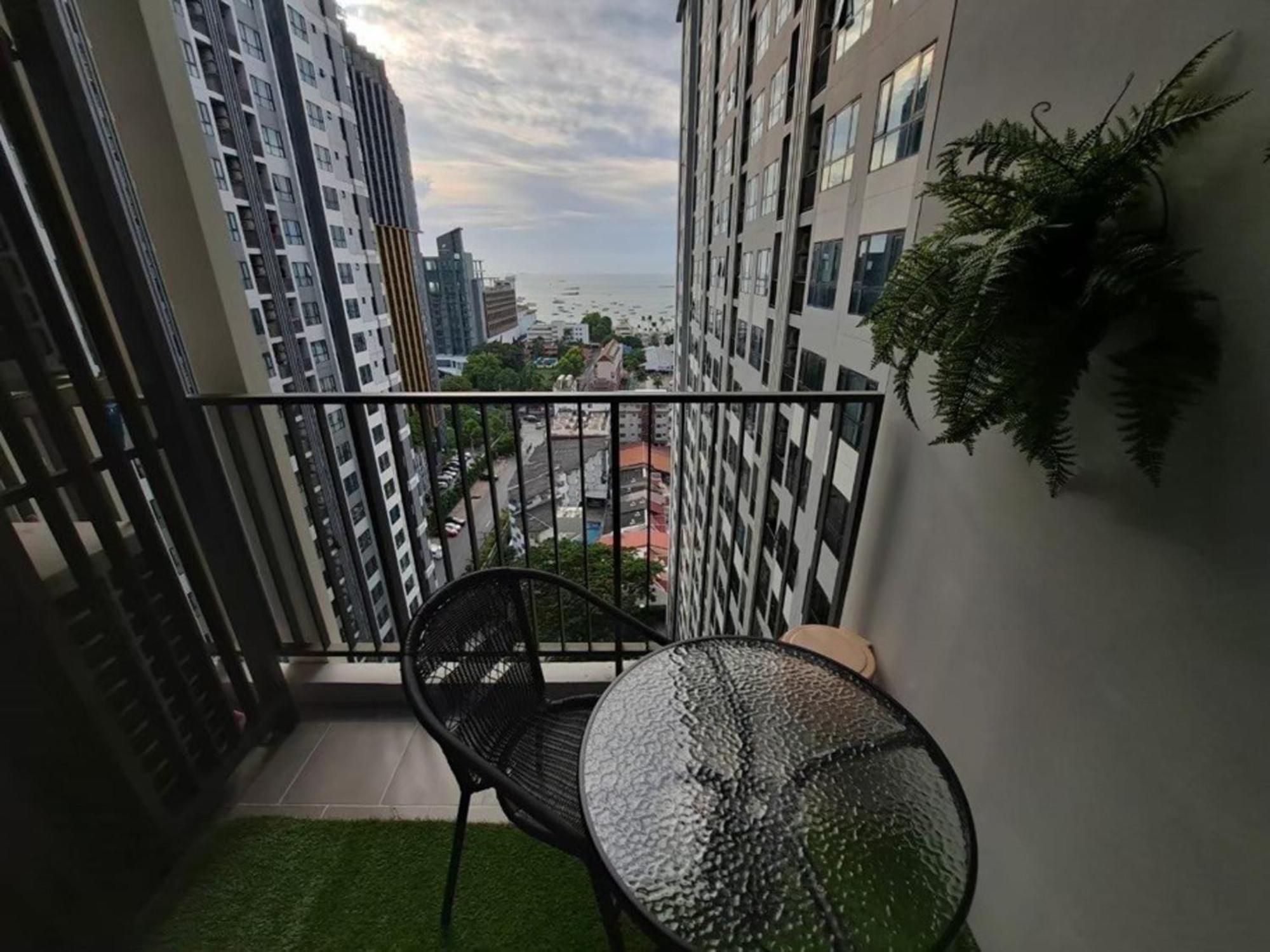 The Base Central Pattaya By Mickey Exterior foto