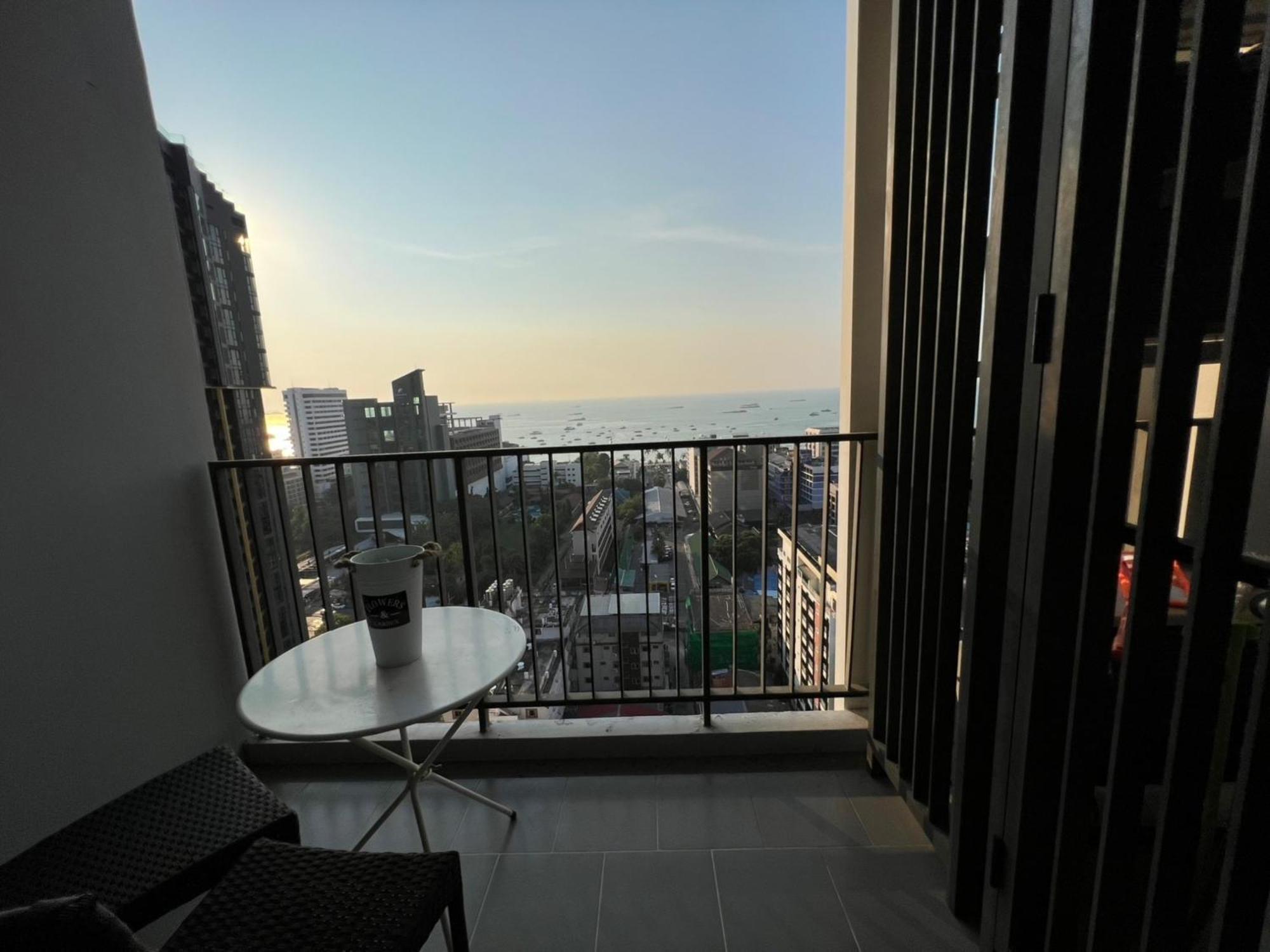 The Base Central Pattaya By Mickey Exterior foto